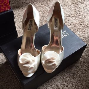 Badgley mischka floral dress heel bride